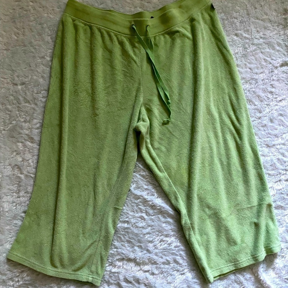 NEW York And Co Green XL Two Piece Capri Jogging Set - Picture 2 of 4